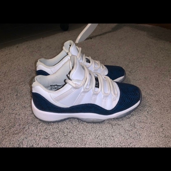 Jordan 11’s navy snakeskin - Picture 2 of 4